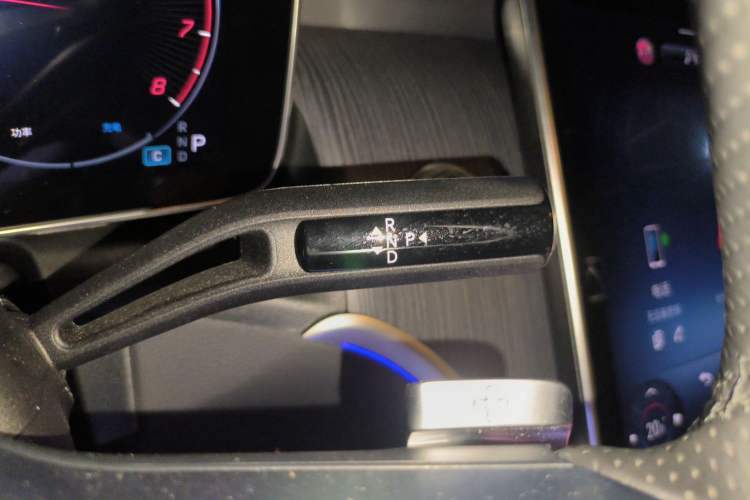 Used Mercedes-Benz GLC 2024 GLC 260 L 4MATIC Luxury Model 5 Seats Gear Lever