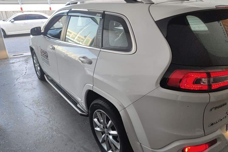 Used Jeep Cherokee 2017 2.4L Professional Smart Edition