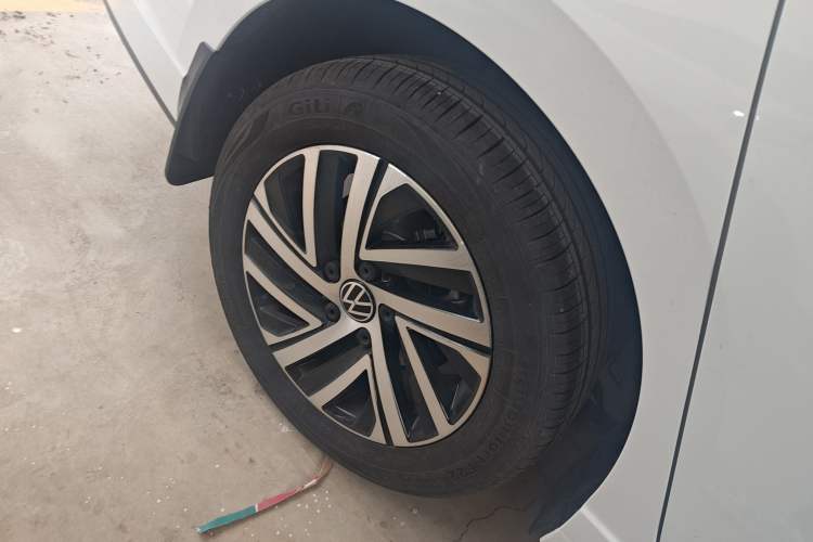 Used Volkswagen Lavida 2024 1.5L Automatic 5 Million Edition Right Rear Wheel Hub