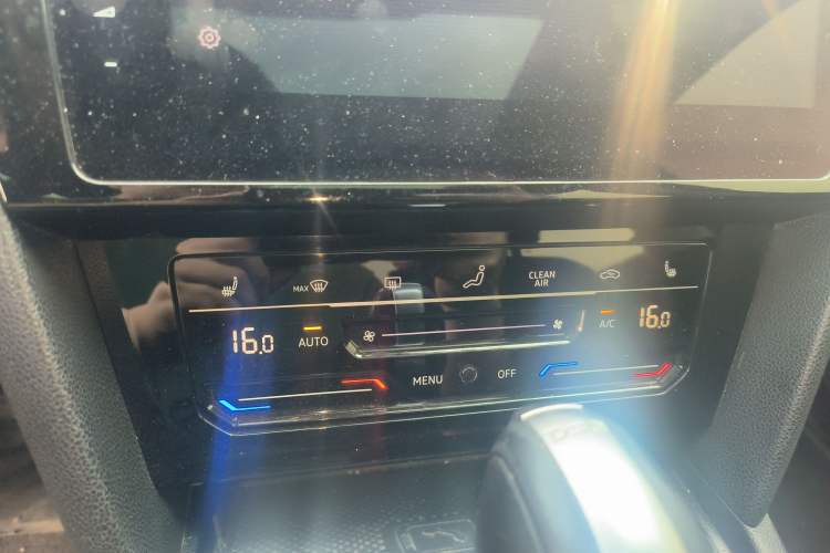 Used Volkswagen Magotan 2020 330TSI DSG Luxury Edition Audio And AC Panel