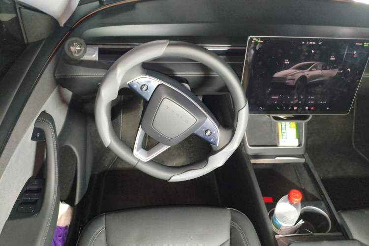 Used Tesla Model Y 2025 Rear-Wheel-Drive Version Steering Wheel