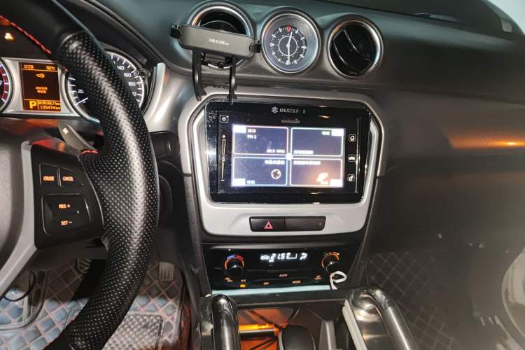 Used Suzuki Vitara 2016 1.4T Automatic Two-Wheel Drive Luxury Version Audio And AC Panel