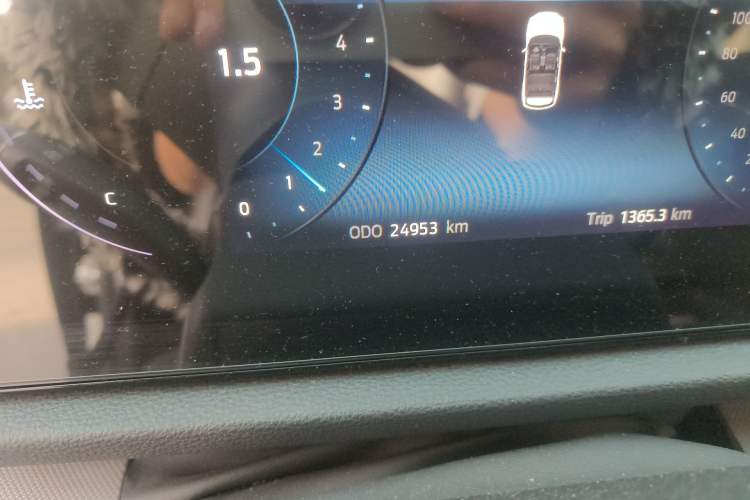 Used Ford Equator Sport 2023 EcoBoost 170 Elite Model Odometer Close Up