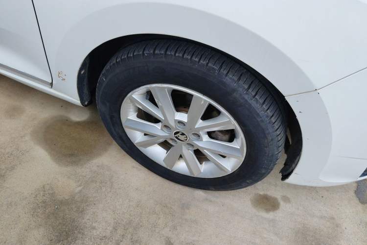 Used Skoda Rapid 2016 1.6L Manual Trend Edition Right Front Wheel Hub