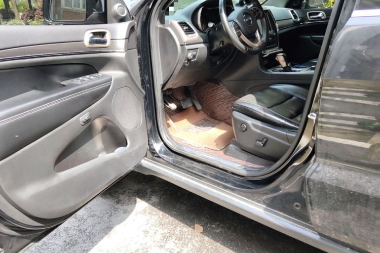 Used Jeep Grand Cherokee 2016 3.0L Elite Navigation Edition Driver Seat