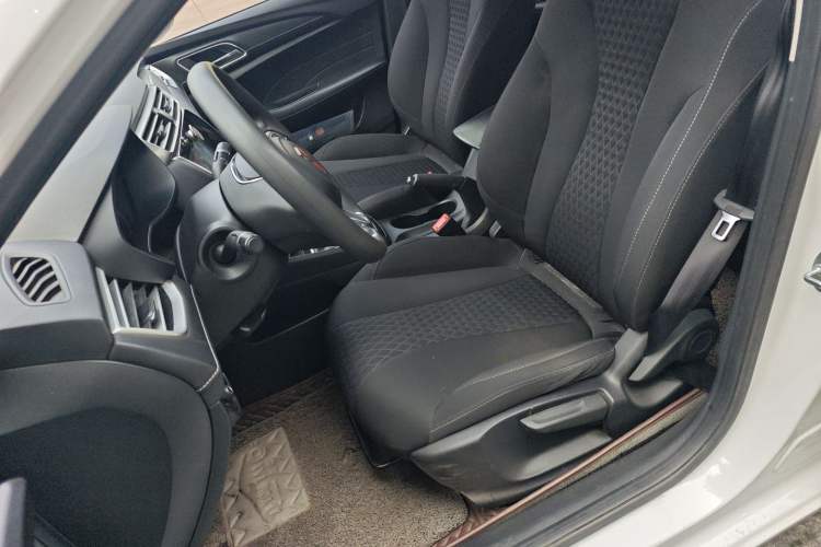 Used Roewe i5 2020 1.5L Manual 4G Connect Luxury Edition