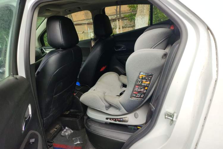 Used Buick Encore 2015 1.4T Automatic Two-Wheel Drive Urban Elite Version
