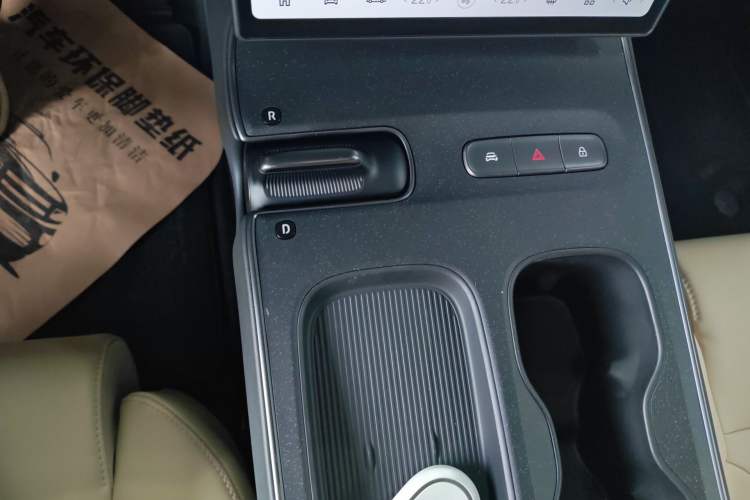 Used Nio ET5T 2023 75 kWh Touring Gear Lever