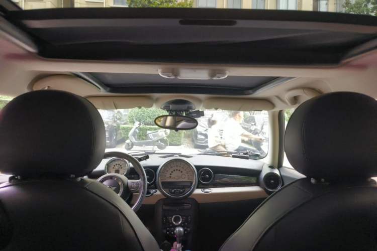 Used MINI 2011 1.6L ONE
