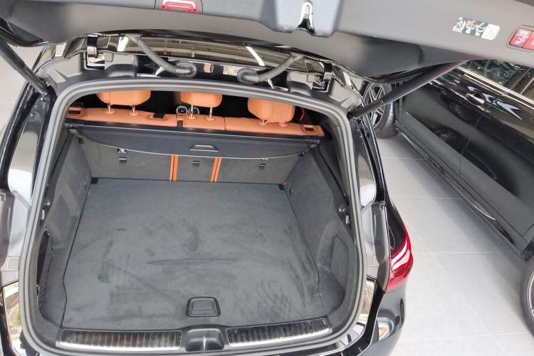 Used Mercedes-Benz GLC 2024 Refreshed GLC 300 L 4MATIC Dynamic Version 5 Seats