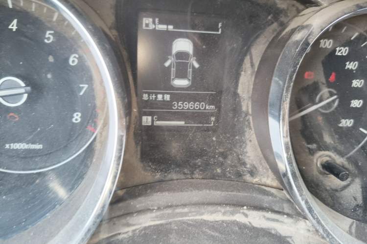 Used Baojun 730 2016 1.5L Manual Comfort Version 7 Seats China V Emission Standard Odometer Close Up