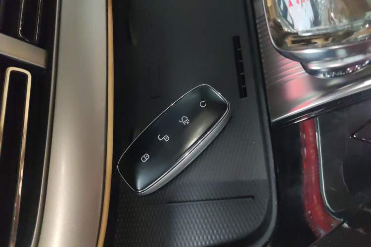 Used Denza D9 2024 DM-i 1050 Luxury Model Vehicle Key