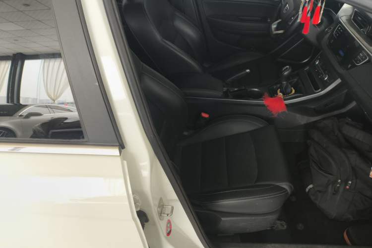 Used Geely Auto Emgrand 2019 Leading Edition 1.5L Manual Upgraded Connectivity Model China VI Standard Right Front Seat