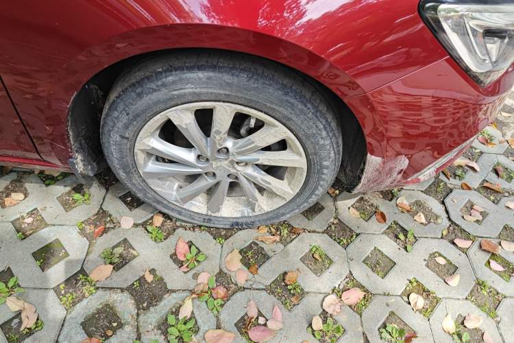 Used Buick Verano 2019 Sedan 15S Automatic Leading Model Right Front Wheel Hub