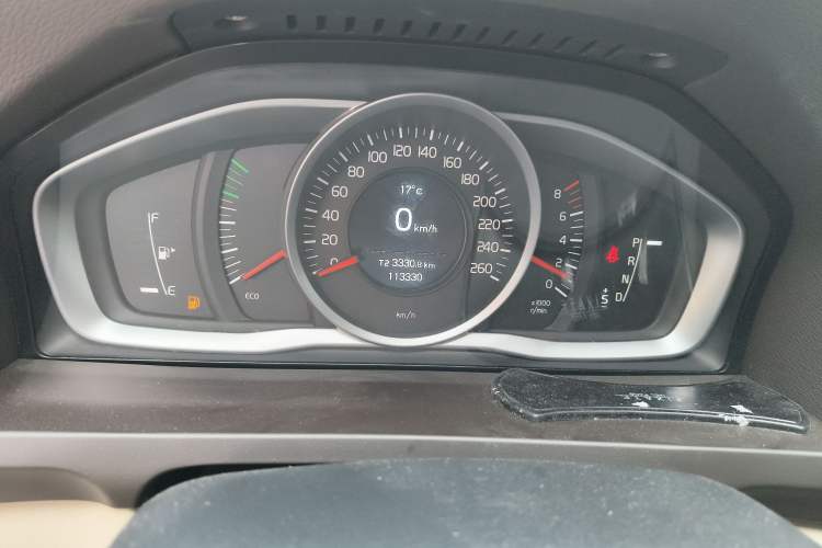 Used Volvo S60 2014 S60L 2.0T Zhiyuan Edition
