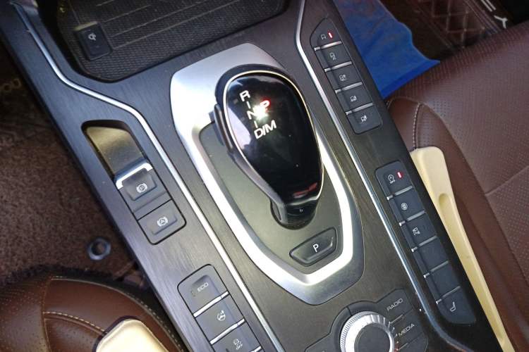 Used Wey VV6 2020 2.0T Four-Wheel Drive Zhiyu+