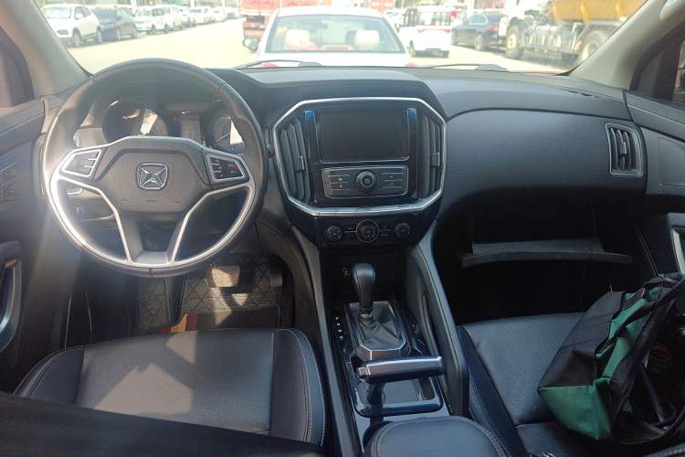 Used JMC Yusheng S350 2016 2.0T Automatic Two-Wheel Drive Gasoline Luxury Version with Sunroof 5 Seats Center Console