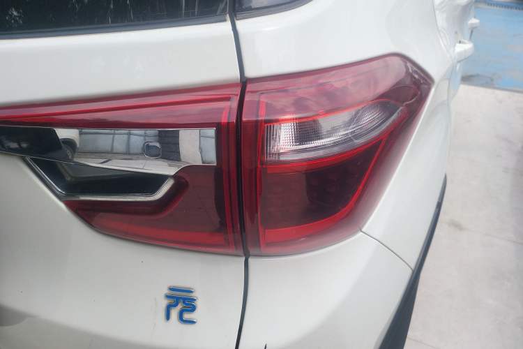 Used BYD Yuan New Energy 2018 EV360 Smart Connect Cool Edition Right Rear Taillight