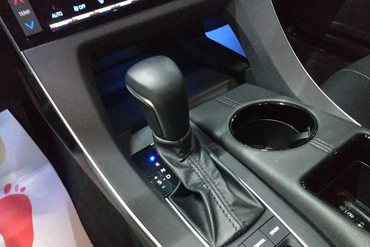 Used Toyota Avalon 2019 Dual-Engine 2.5L Luxury Edition China VI Standard