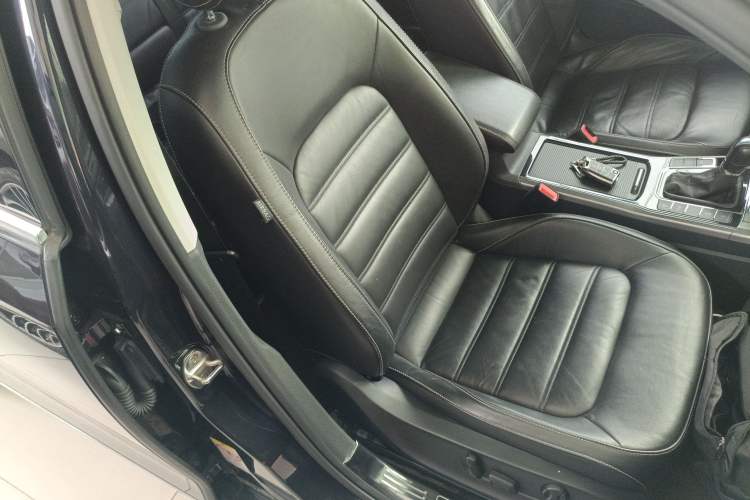 Used Volkswagen Passat 2017 330TSI DSG Luxury Edition Right Front Seat