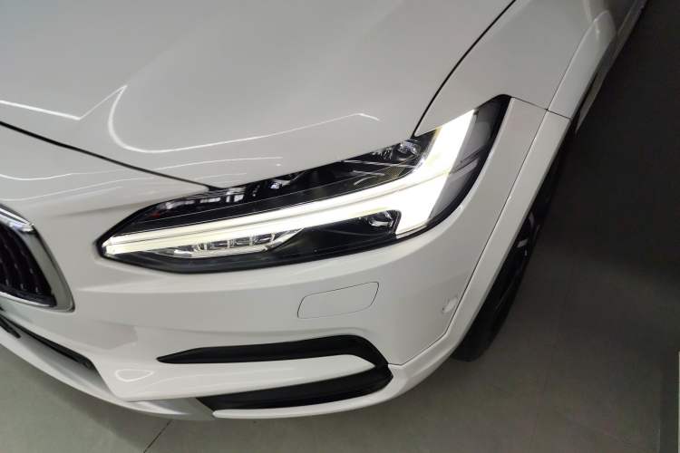 Used Volvo V90 2017 Cross Country T5 AWD Prestige Edition
