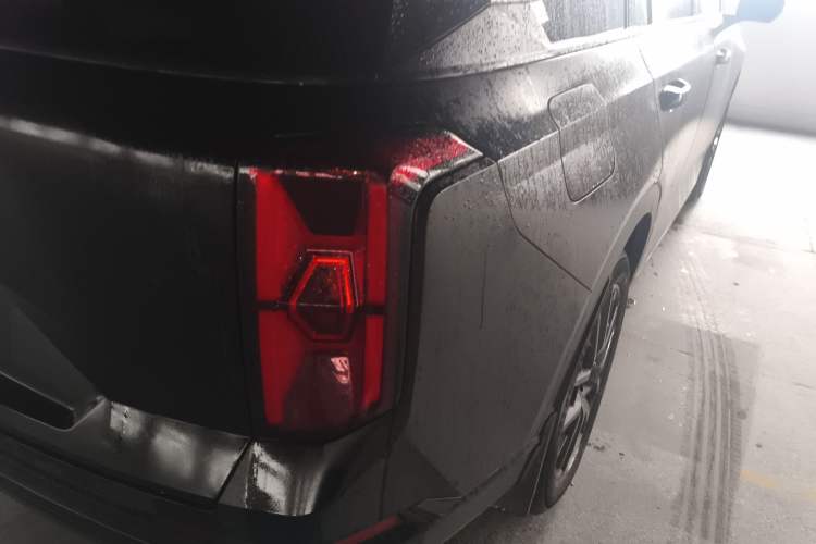 Used GAC Trumpchi GS8 2022 Linghang Series 2.0 TGDI Two-Wheel-Drive Luxury Smart Connectivity Version (7 Seats) Right Rear Taillight