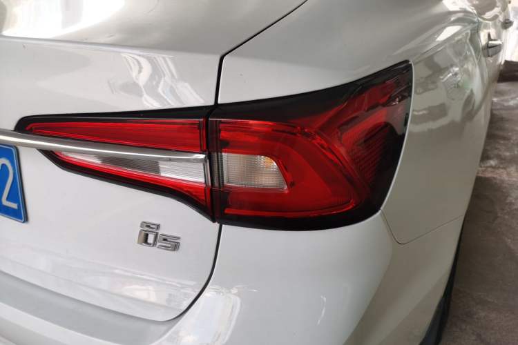 Used Roewe i5 2019 1.5L Automatic 4G Connected Langhao Edition Right Rear Taillight