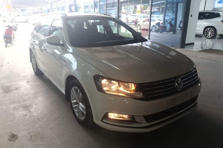 Used Volkswagen Gran Lavida 2017 180TSI DSG Comfort Edition Front Right 45 Deg