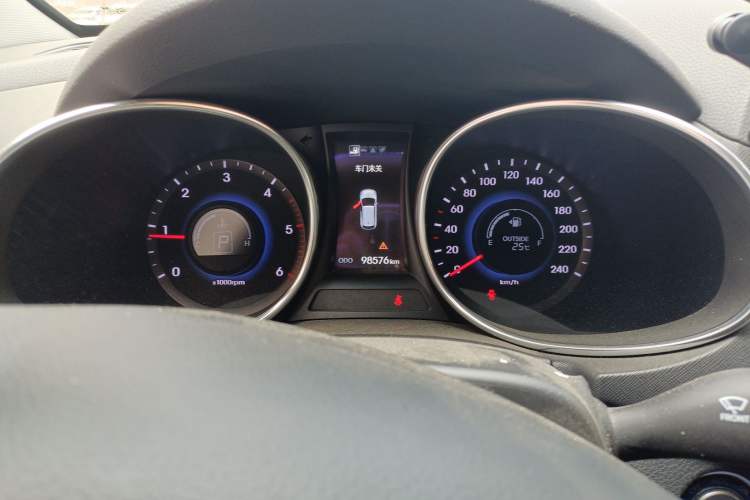 Used Hyundai Grand SantaFe 2013 2.2T 7-Seater Four-Wheel-Drive Flagship Edition Instrument Cluster