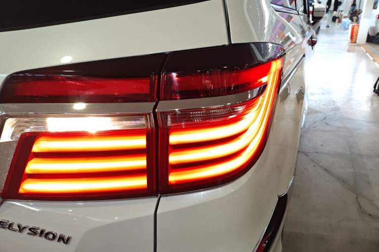 Used Honda Elysion 2016 2.4L Luxury Edition
