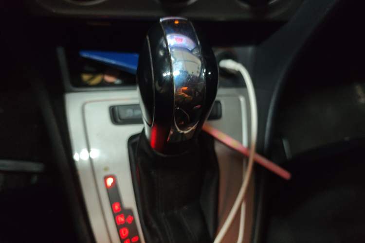 Used Volkswagen Lavida 2013 Revised Classic 1.6L Automatic Fashion Edition Gear Lever