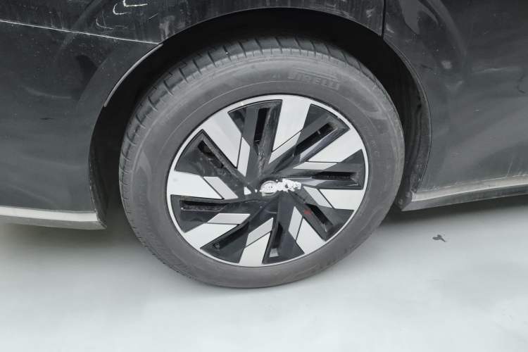 Used Volvo EM90 2025 Ultra Six-Seater