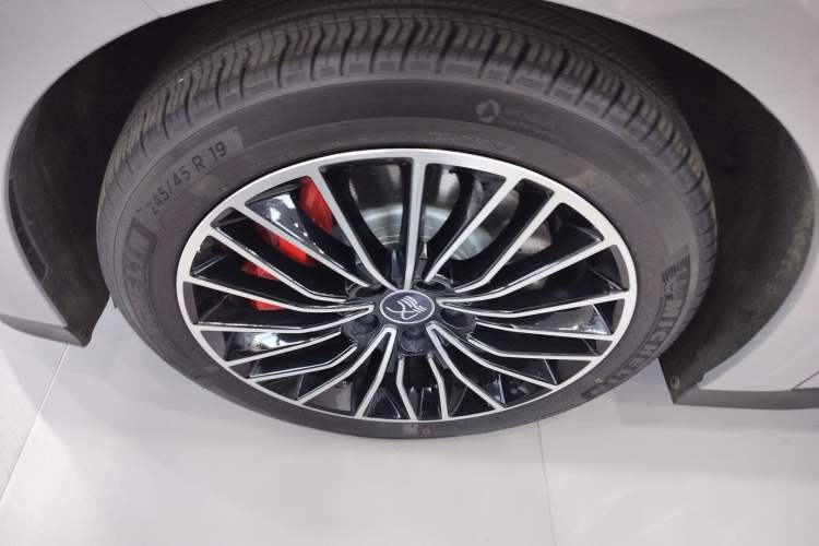 Used BYD Han 2025 EV with 701 km of Laser Radar-Enabled Intelligent Driving