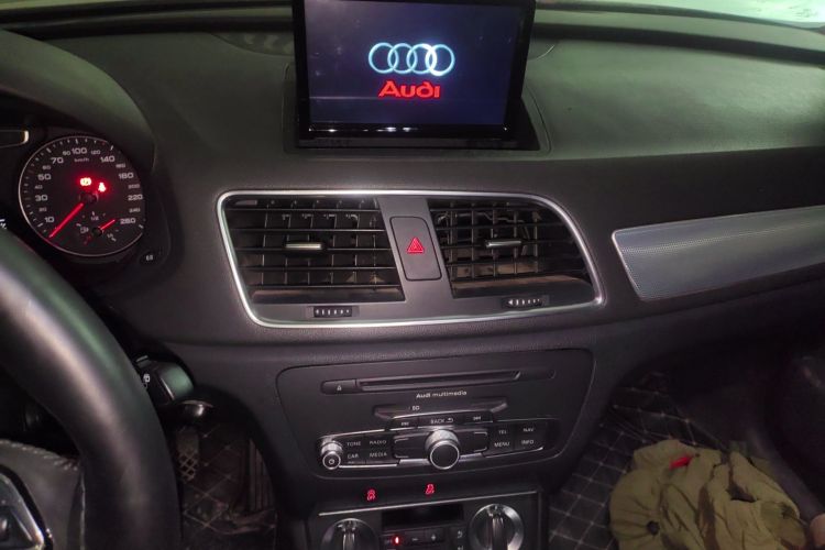 Used Audi Q3 2015 30 TFSI Comfort Model Audio And AC Panel