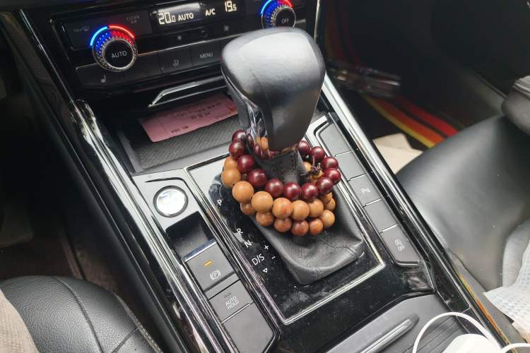 Used Volkswagen Phideon 2018 Revised Version 380TSI Two-Wheel Drive Business Edition Gear Lever