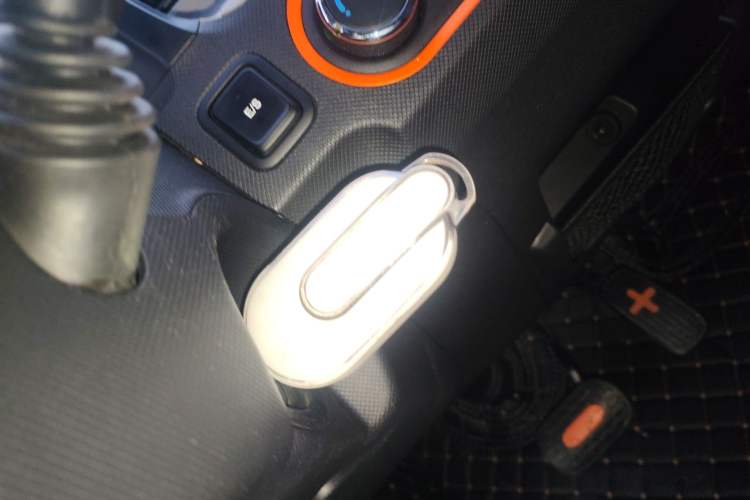 Used Wuling Hongguang MINIEV 2022 Macaron Fashion Model Lithium Iron Phosphate Vehicle Key