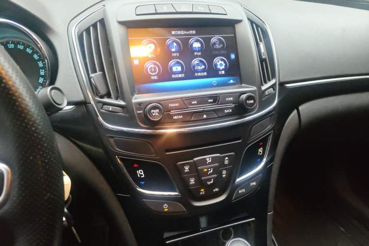 Used Buick Regal 2015 1.6T Leading Technology Model Audio And AC Panel