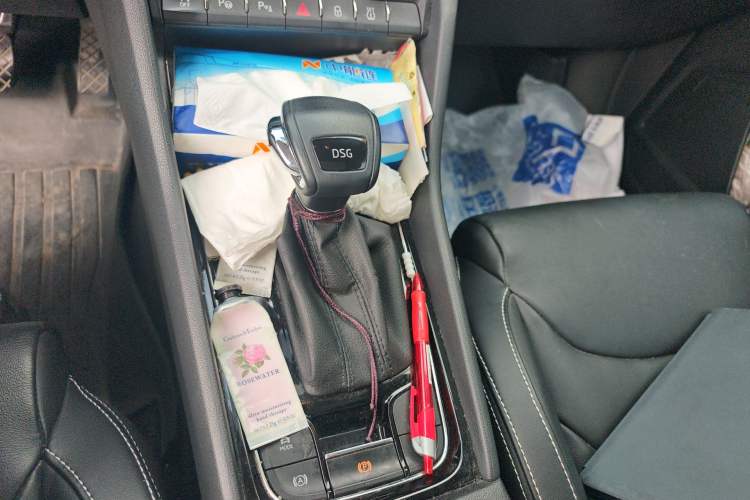 Used Skoda Kodiaq 2019 Facelifted TSI330 5-Seater Two-Wheel-Drive Luxury Enjoyment Edition China VI Standard Gear Lever