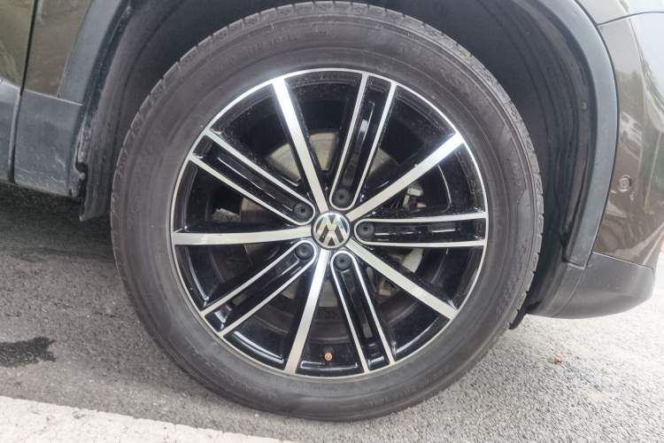 Used Volkswagen Tiguan 2015 2.0 TSI Automatic All-Wheel Drive Flagship Edition
