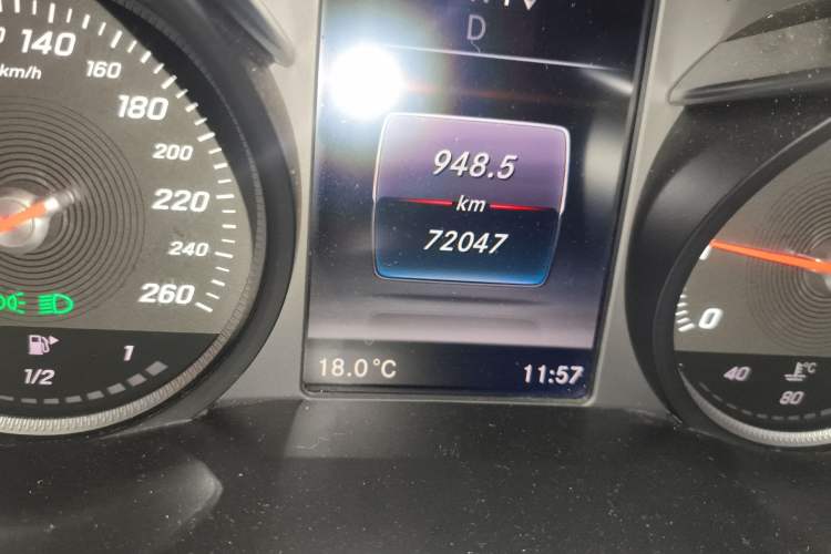 Used Mercedes-Benz GLC 2019 GLC 300 L 4MATIC Dynamic Model Odometer Close Up