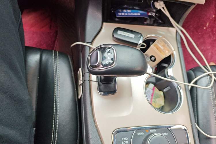 Used Jeep Grand Cherokee 2015 3.0L Comfort Navigation Edition Gear Lever