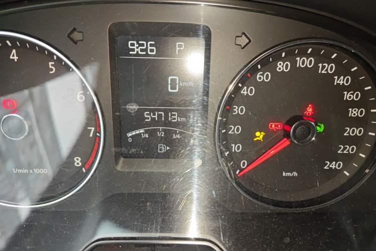 Used Volkswagen Cross Lavida 2014 1.6L Automatic Odometer Close Up