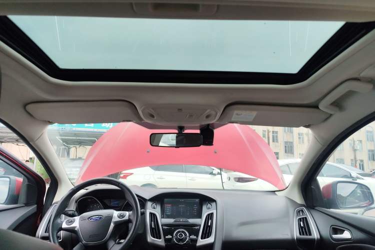 Used Ford Focus 2012 Hatchback 1.6L Automatic Fashion Edition
