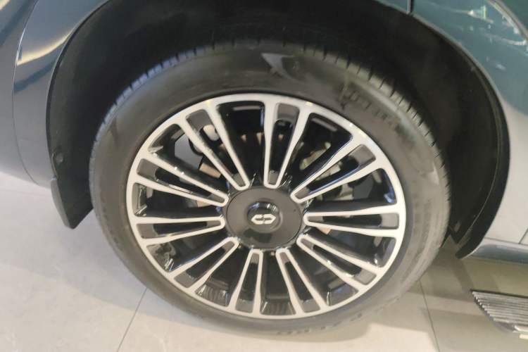 Used Hima AITO M7 2024 1.5T Intelligent Driving 4WD Ultra Version 6 Seats Exterior 5