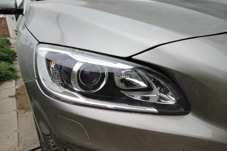 Used Volvo S60 New Energy 2015 S60L E-Drive Hybrid T6 Smart Drive Edition Right Front Headlight