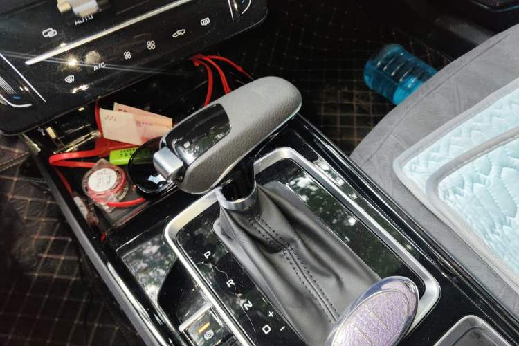 Used Bestune B70 2025 Dragon Edition 1.5T Quality Enjoyment Model Gear Lever