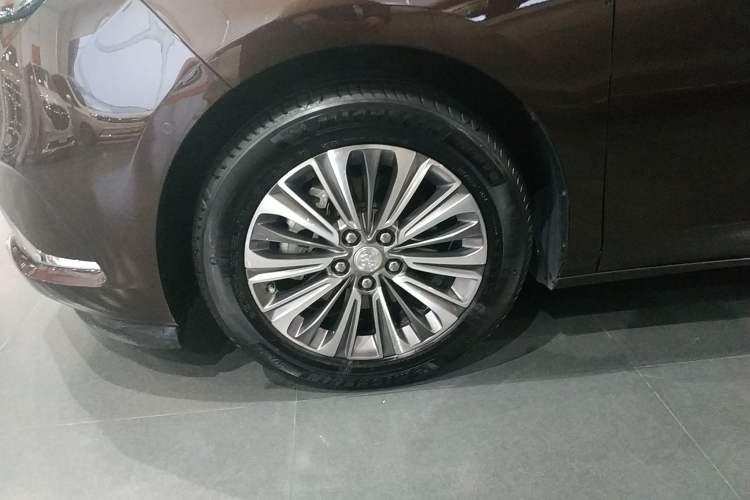 Used Buick GL8 2021 ES Landtrek 653T Luxury Model
