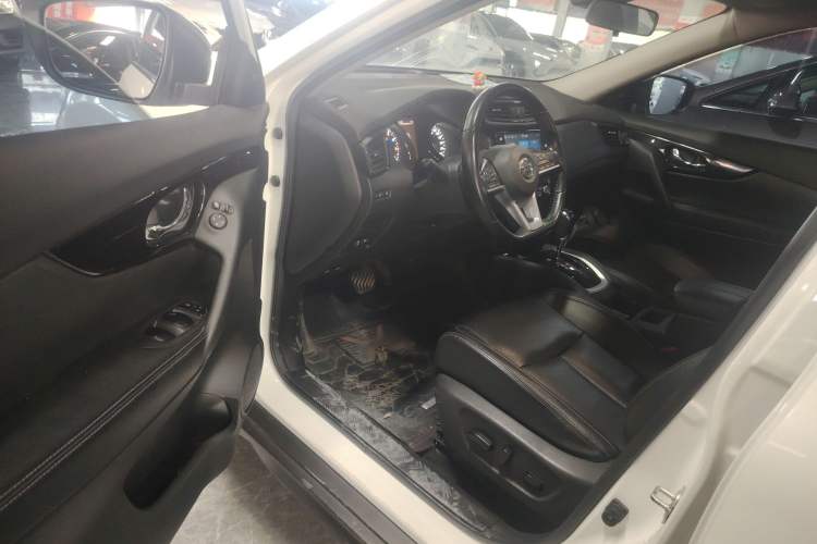 Used Nissan X-Trail 2022 2.0L Two-Wheel Drive Smart Connect Premium Edition
