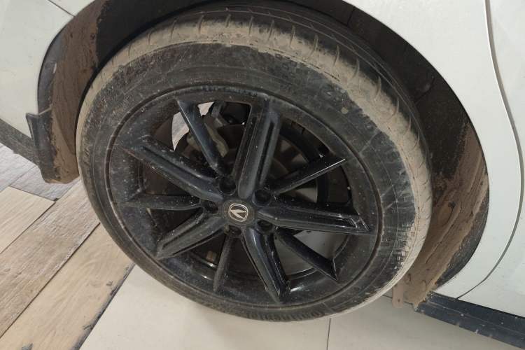 Used CHANGAN UNI-V 2022 1.5T Prestige Version Right Rear Wheel Hub