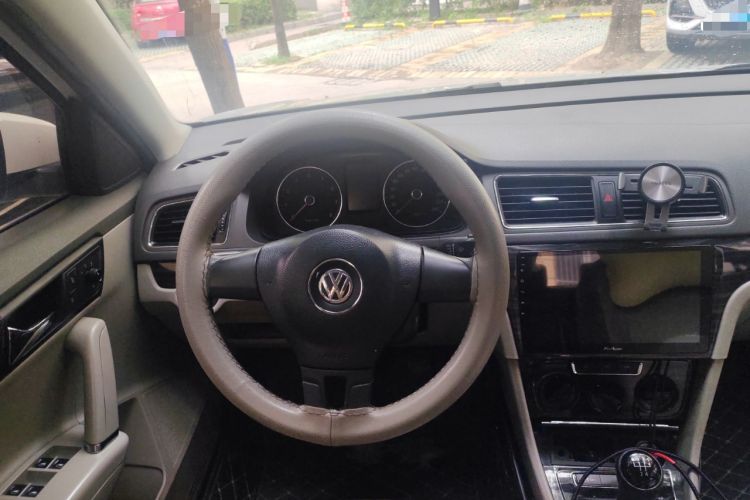 Used Volkswagen Gran Lavida 2013 1.6L Manual Comfort Model